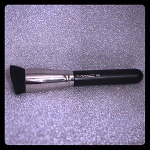 Mac 196 foundation brush